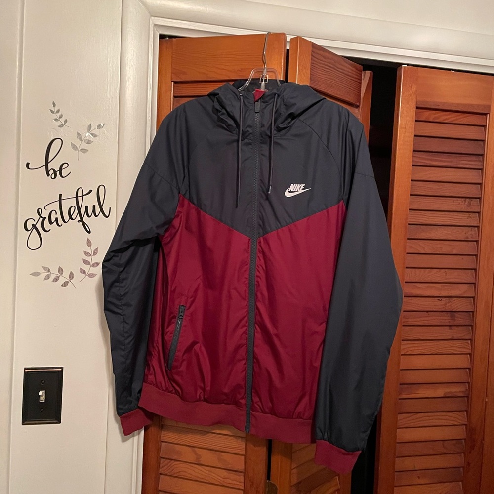 Nike Windrunner Mens lined hooded jacket Size M Maroon/Grey
